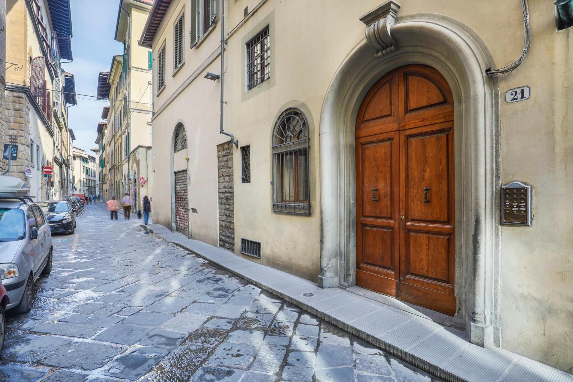 Pandolfini Courtyard